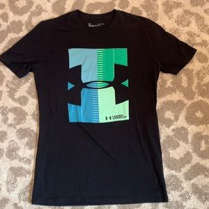 Men’s small UA shirt. Great condition!